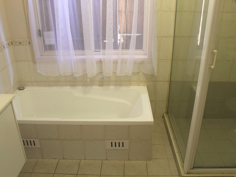 2/211 Old Windsor Rd, Northmead NSW 2152