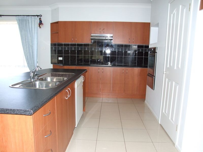 33 Amy Hawkins Cct, Kellyville NSW 2155