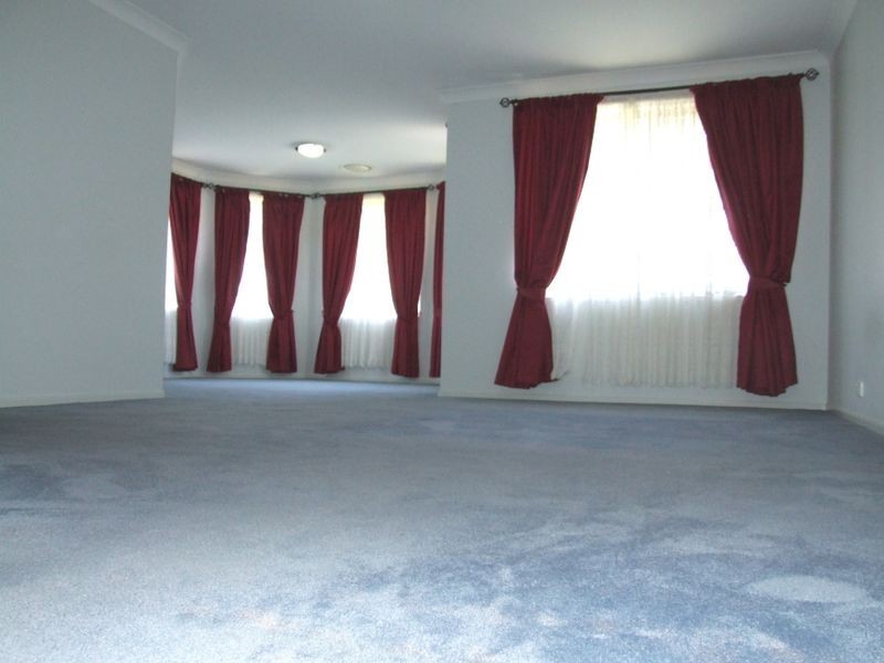 33 Amy Hawkins Cct, Kellyville NSW 2155