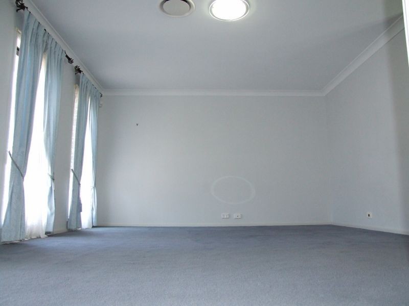 33 Amy Hawkins Cct, Kellyville NSW 2155