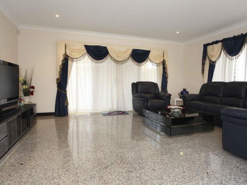 8 Minuet Ct, Glenwood NSW 2768