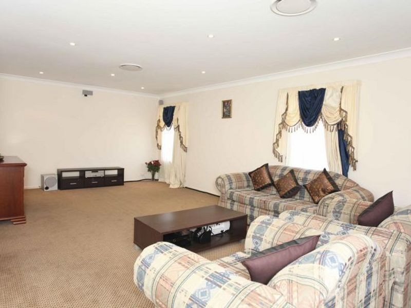 8 Minuet Ct, Glenwood NSW 2768