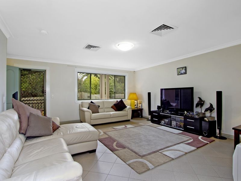 13/11 Watkins Rd, Baulkham Hills NSW 2153