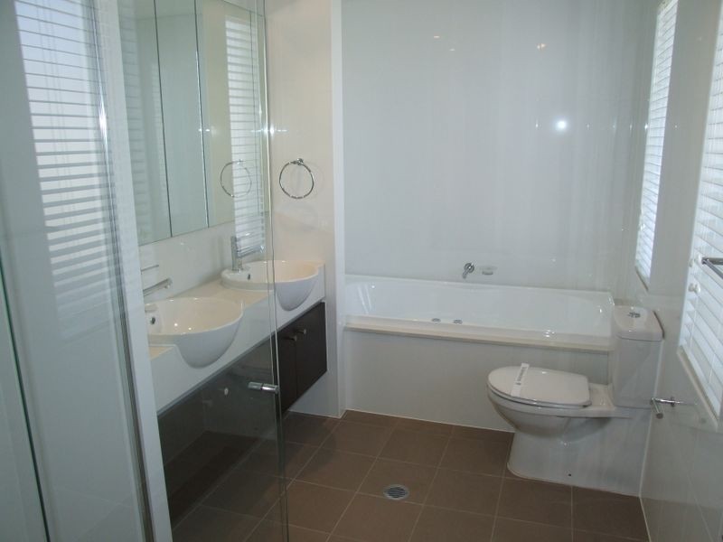 38 Waterstone Crescent, Bella Vista NSW 2153