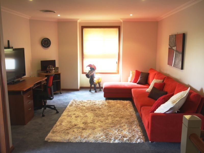 18 Cunningham Pde, Kellyville NSW 2155