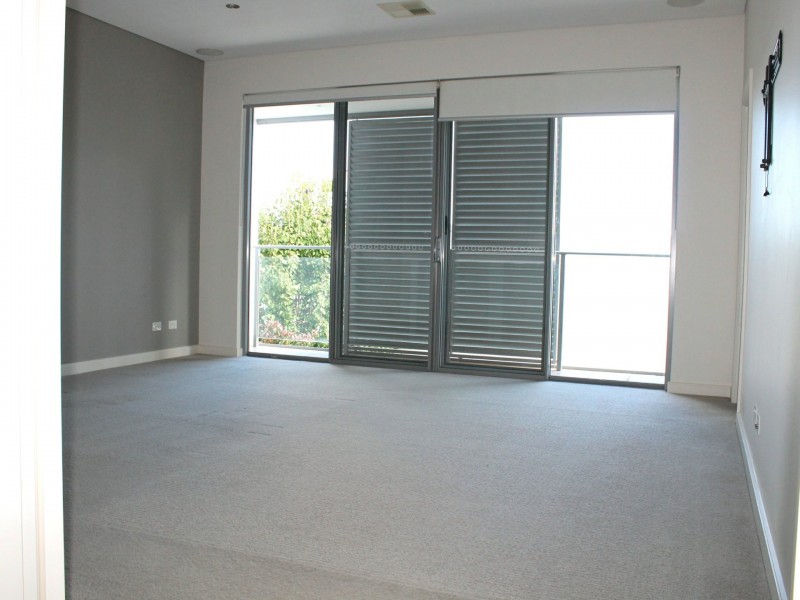 34 Solent Cct, Baulkham Hills NSW 2153