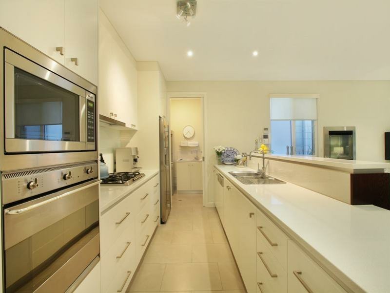 18 Waterstone Cr, Bella Vista NSW 2153