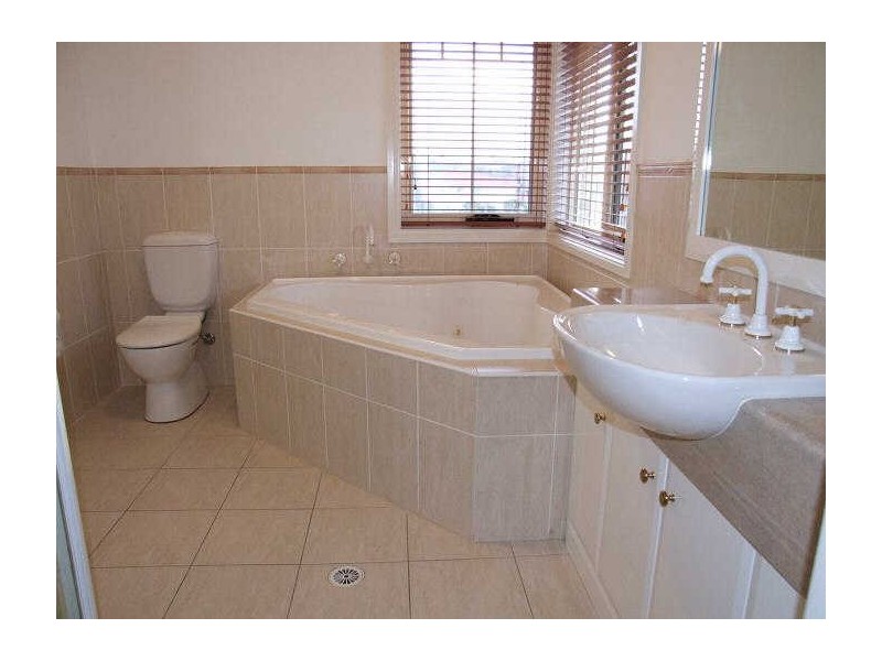 27 Beaumaris Avenue, Castle Hill NSW 2154