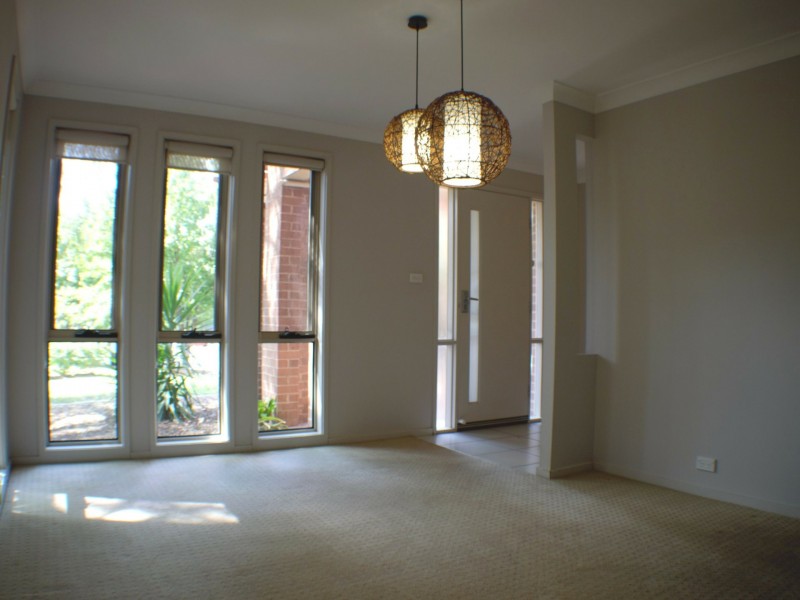 92 Phoenix Ave, Beaumont Hills NSW 2155