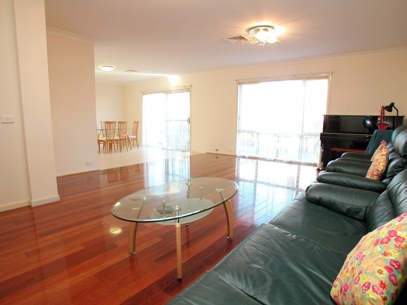 11 Summit Court, Glenwood NSW 2768