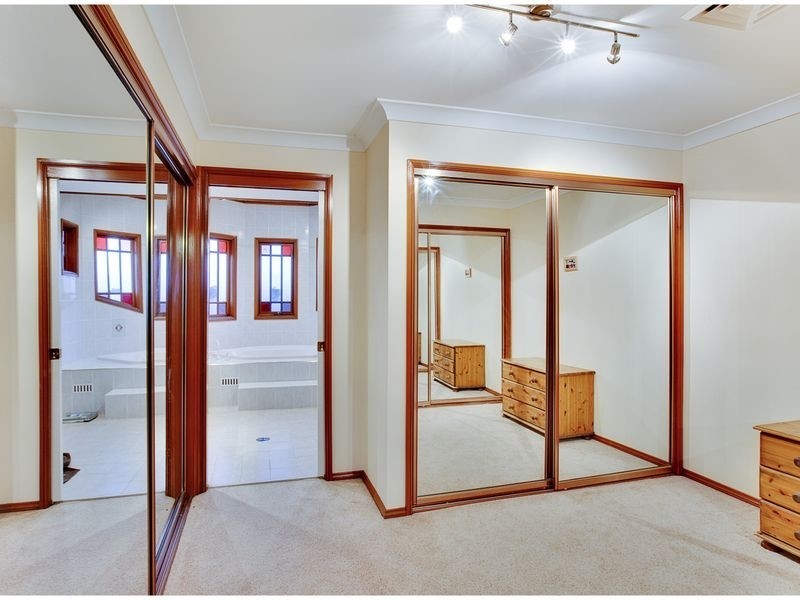 11 Patrine Pl, Bella Vista NSW 2153