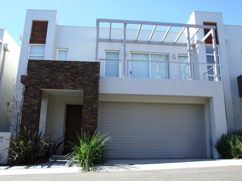 9 Waterstone Cres, Bella Vista NSW 2153