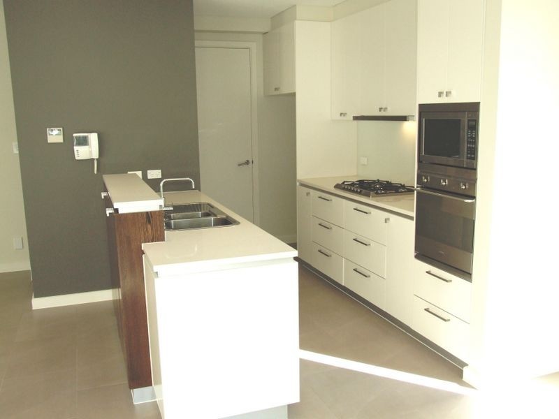 9 Waterstone Cres, Bella Vista NSW 2153