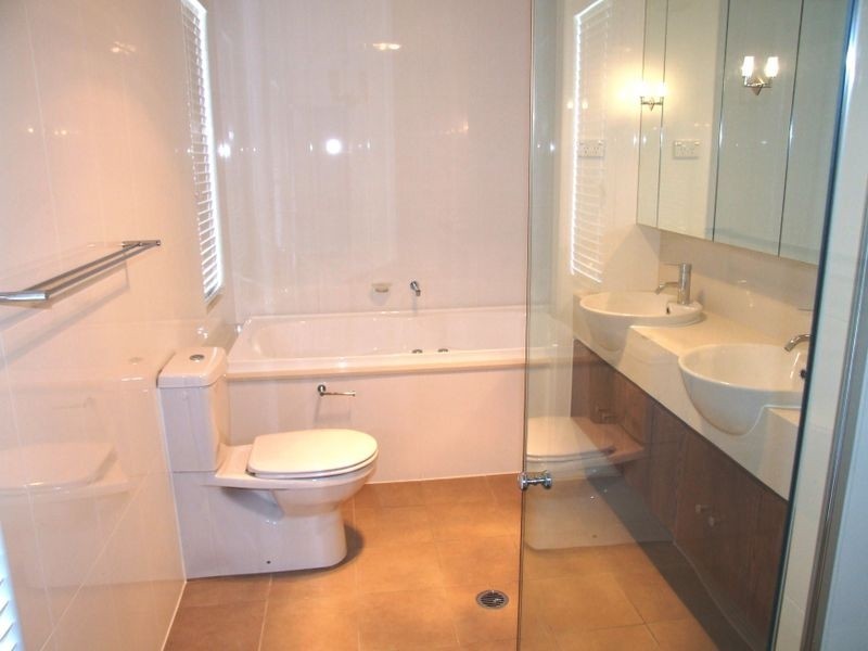 9 Waterstone Cres, Bella Vista NSW 2153