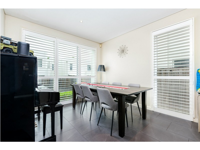 15 Waterstone Cr, Bella Vista NSW 2153