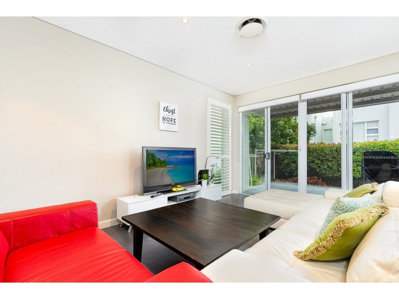 15 Waterstone Cr, Bella Vista NSW 2153