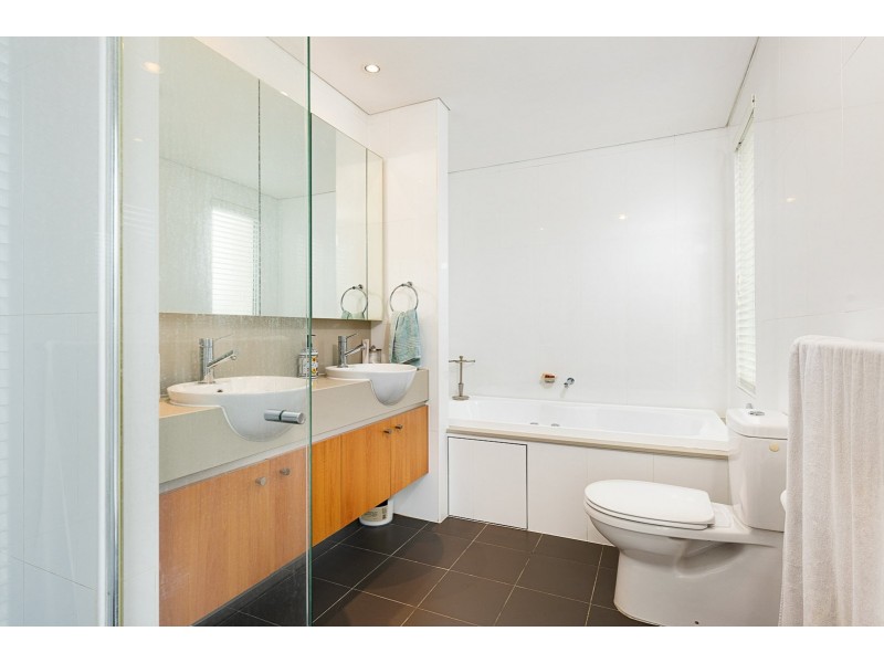 15 Waterstone Cr, Bella Vista NSW 2153