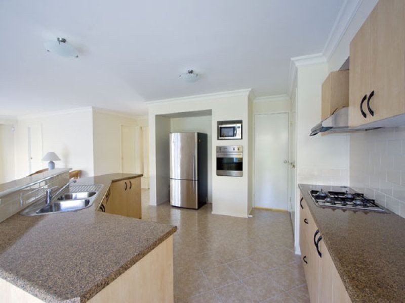 6 Teatree Pl, Beaumont Hills NSW 2155