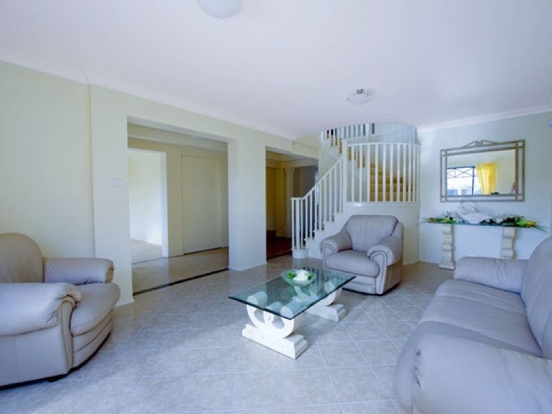 6 Teatree Pl, Beaumont Hills NSW 2155