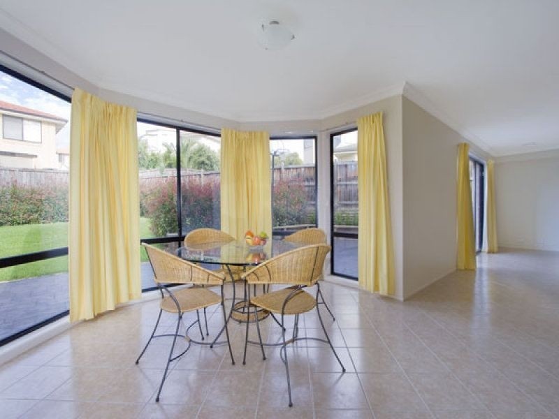 6 Teatree Pl, Beaumont Hills NSW 2155