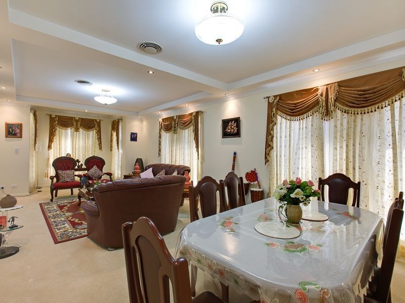 8 Bridgeview Cct, Bella Vista NSW 2153