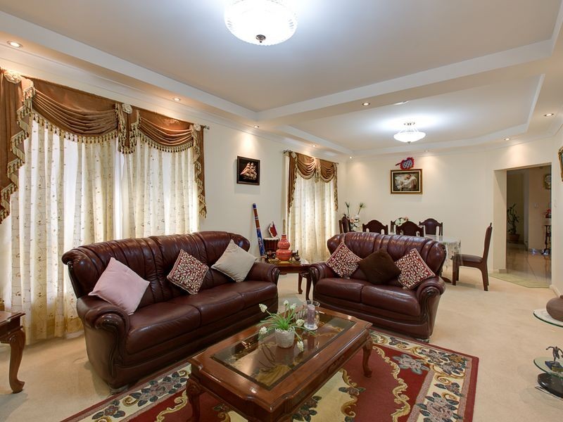 8 Bridgeview Cct, Bella Vista NSW 2153