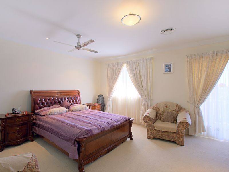 8 Bridgeview Cct, Bella Vista NSW 2153