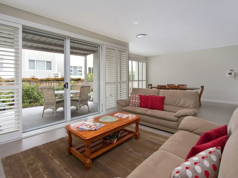 17 Waterstone Cres, Bella Vista NSW 2153