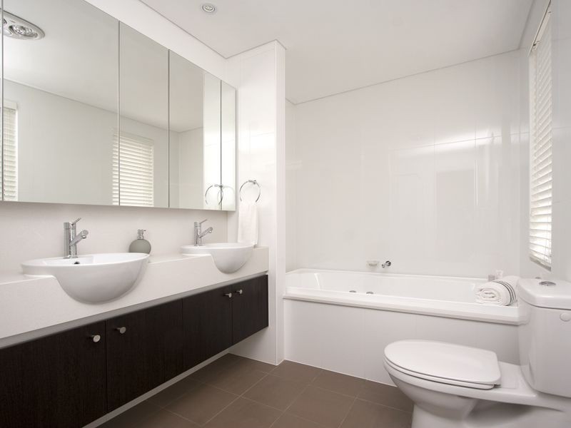 17 Waterstone Cres, Bella Vista NSW 2153