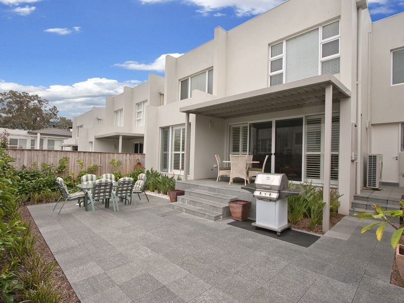 17 Waterstone Cres, Bella Vista NSW 2153