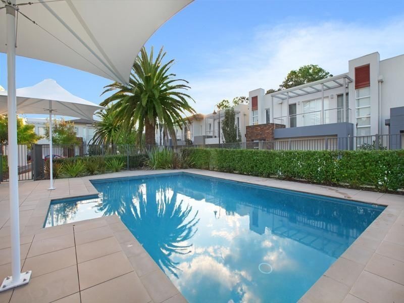 18 Waterstone Cr, Bella Vista NSW 2153