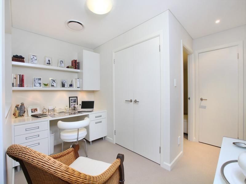 18 Waterstone Cr, Bella Vista NSW 2153