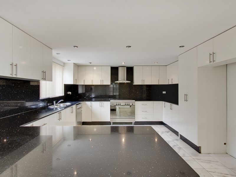 13 Pipersbrook Crescent, Bella Vista NSW 2153