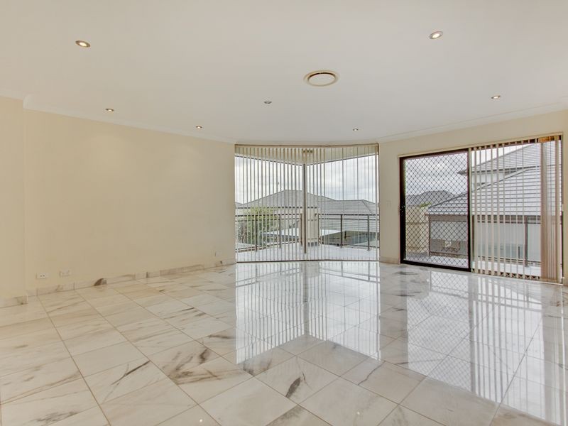 13 Pipersbrook Crescent, Bella Vista NSW 2153