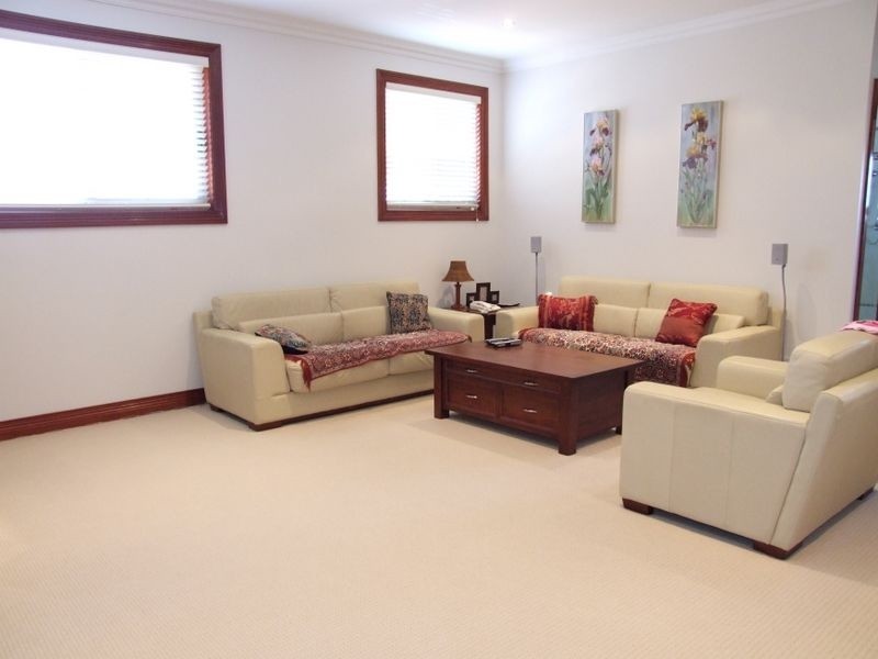 29 Bordeaux Cr, Castle Hill NSW 2154