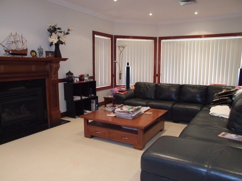 29 Bordeaux Cr, Castle Hill NSW 2154