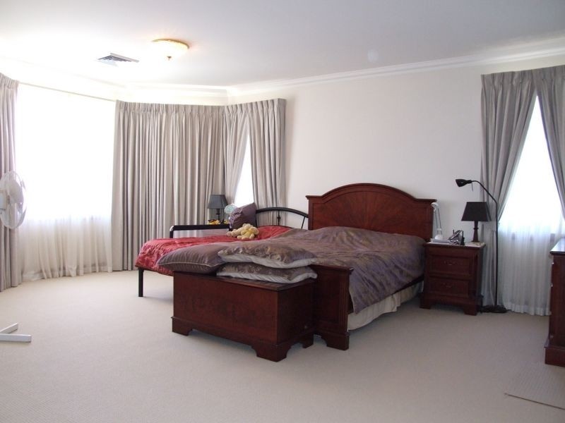 29 Bordeaux Cr, Castle Hill NSW 2154