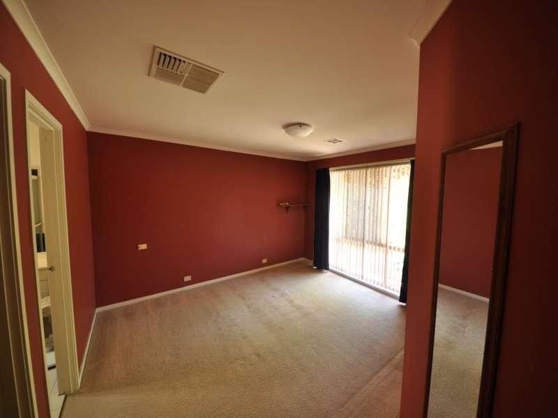 17 HANBURY COURT, Oakden SA 5086