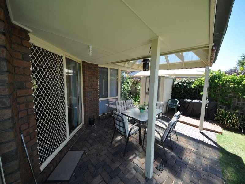 17 HANBURY COURT, Oakden SA 5086