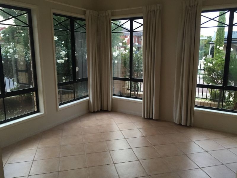 16 Parkview Drive, Mawson Lakes SA 5095