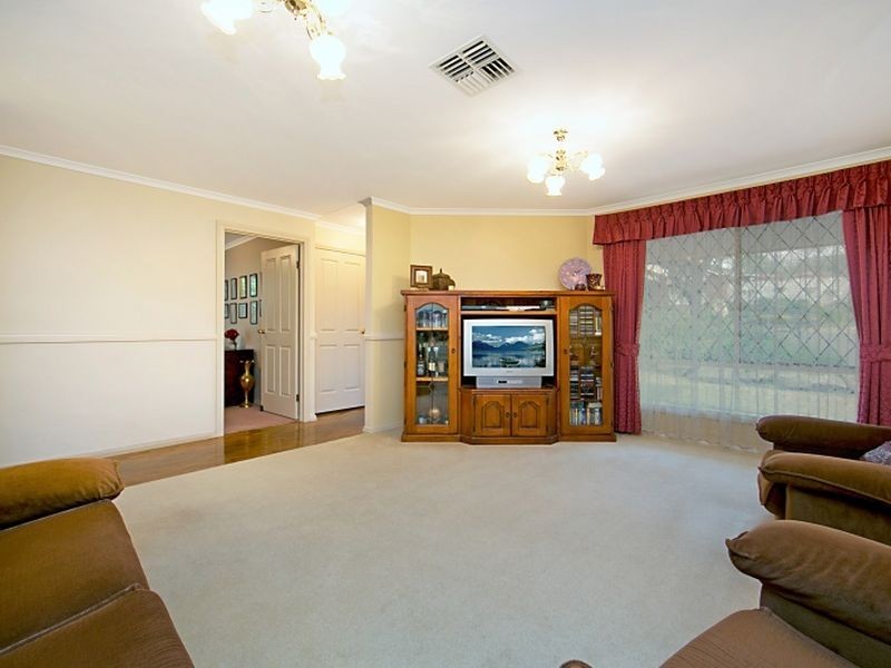 1 Amadeus Court, Greenwith SA 5125