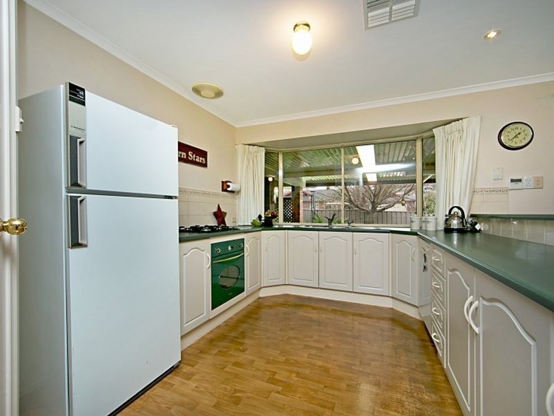 1 Amadeus Court, Greenwith SA 5125