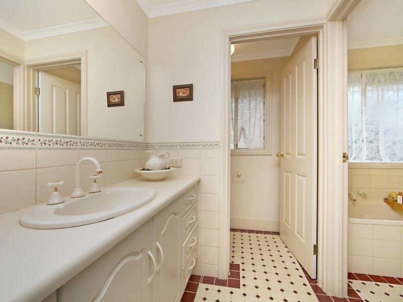 1 Amadeus Court, Greenwith SA 5125