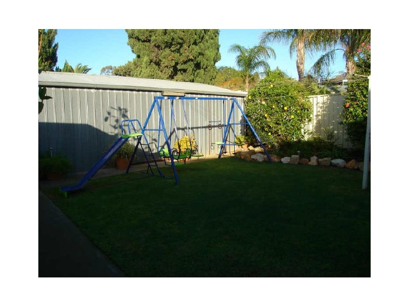 2 Graham Street, Para Hills SA 5096