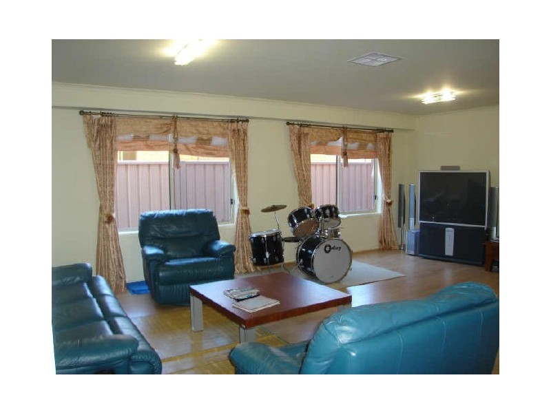 36 Kopoola Crescent, Gilles Plains SA 5086