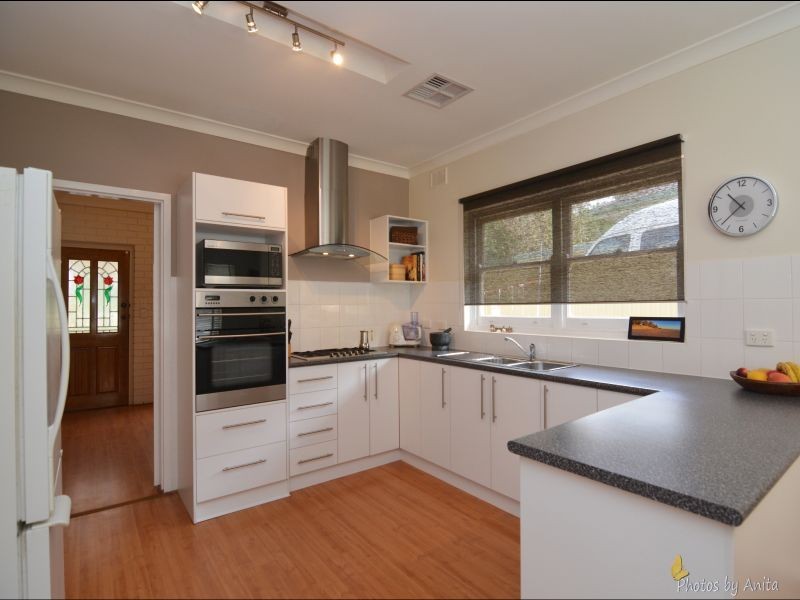 156 Brougham Drive, Valley View SA 5093