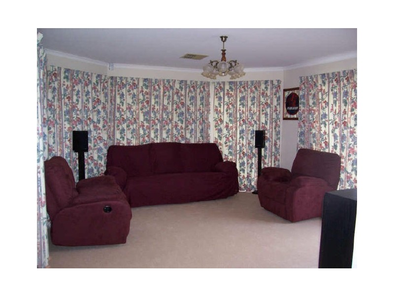 32 Saddle Crescent, Walkley Heights SA 5098