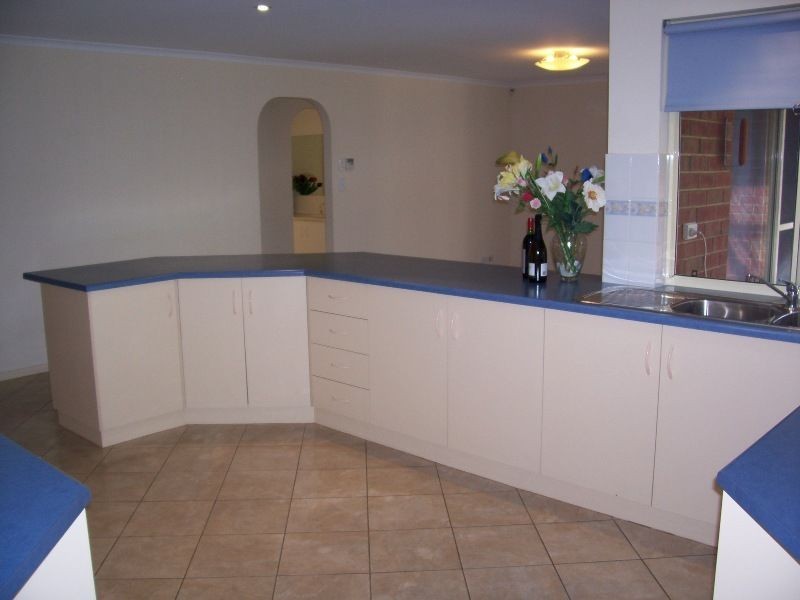 1 Parkway Avenue, Walkley Heights SA 5098