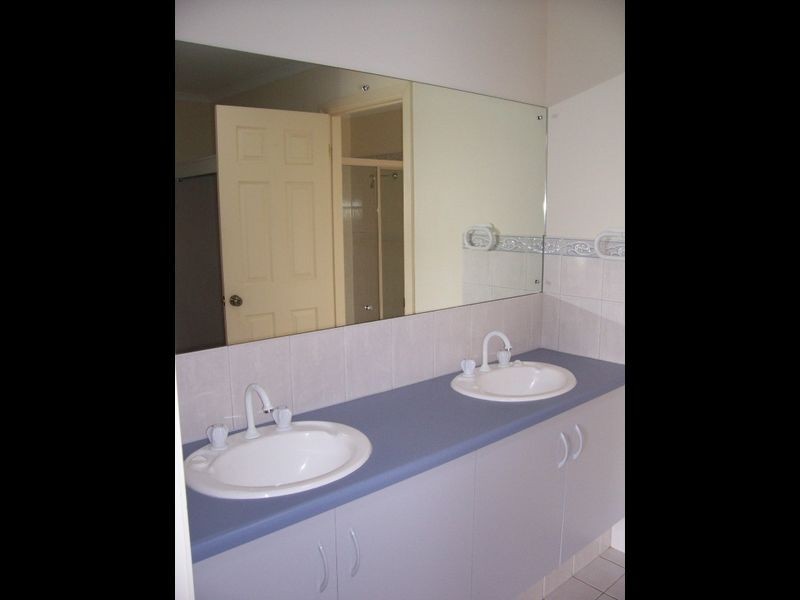 1 Parkway Avenue, Walkley Heights SA 5098