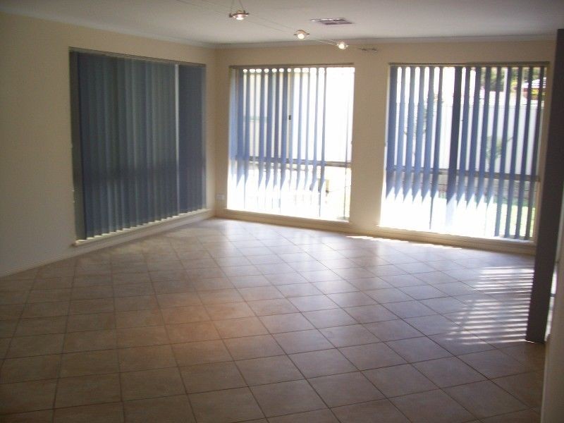 1 Parkway Avenue, Walkley Heights SA 5098